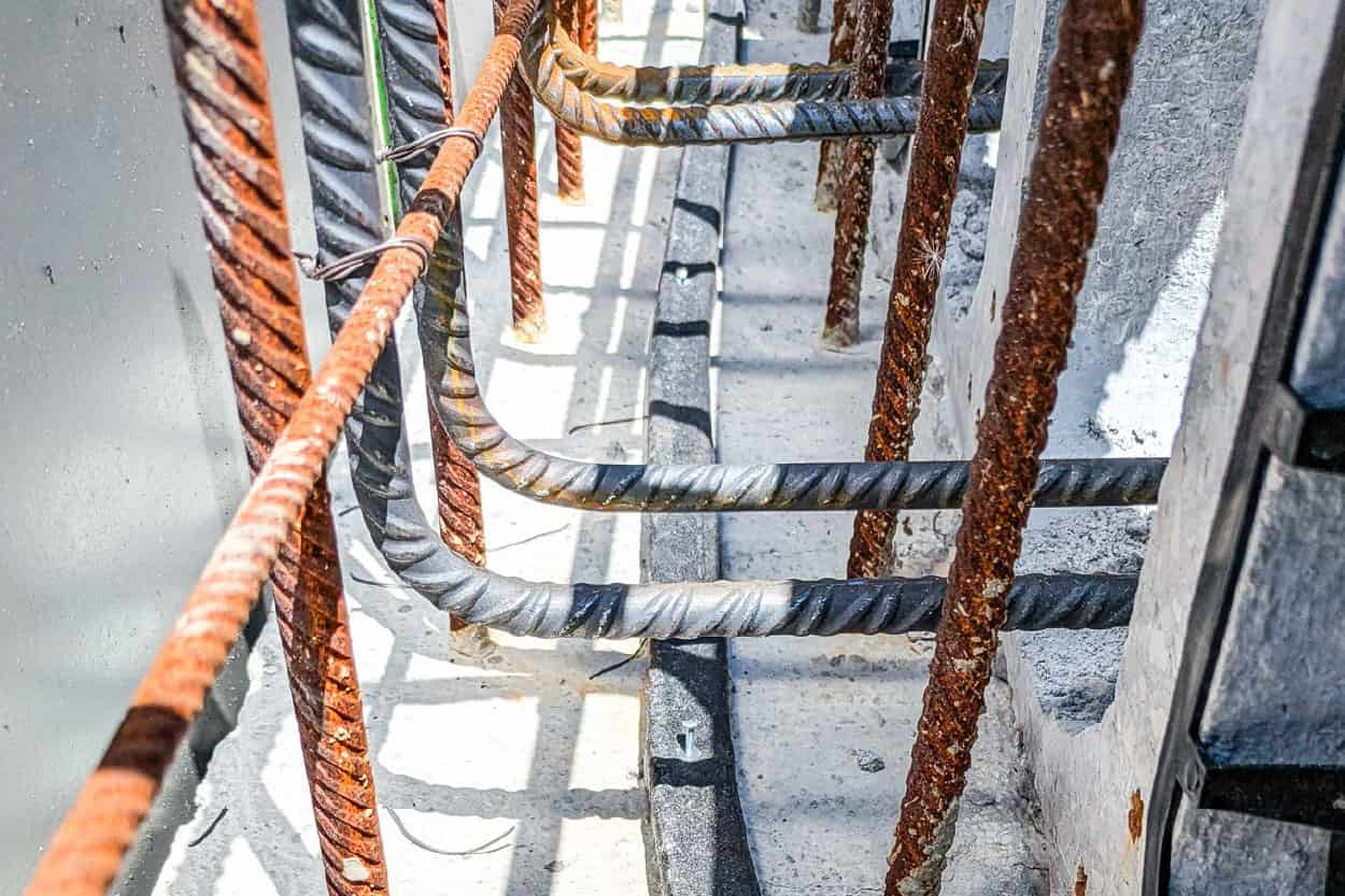 Фугите и конструктивните прекъсвания бяха запечатани с водонабъбващи водоспиращи ленти WT Construction. 