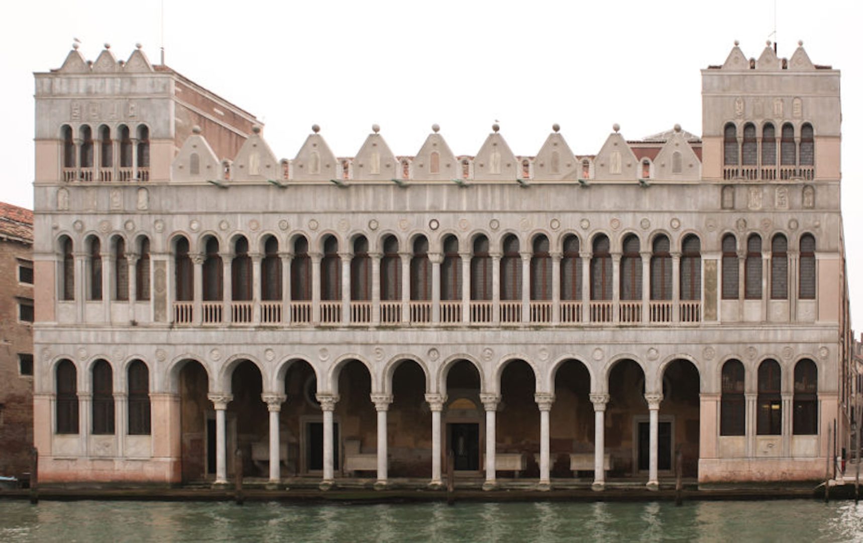 Volteco | Fondaco dei Turchi in Venice. Waterproofing of tanks against high tides in the 1990s