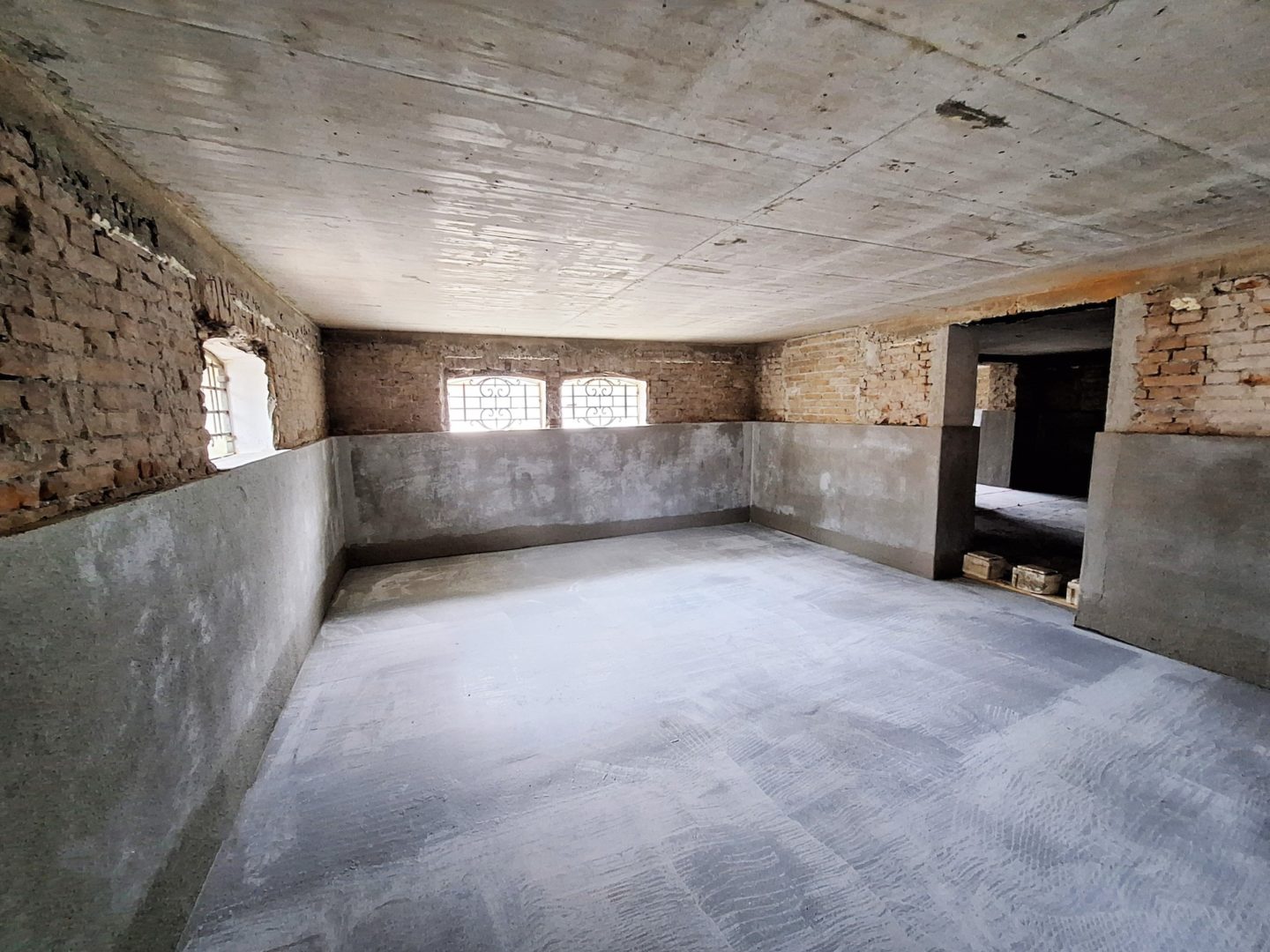 Volteco | Application of Bi Mortar Plaster Seal waterproof plaster Source: https://www.youbuildweb.it/