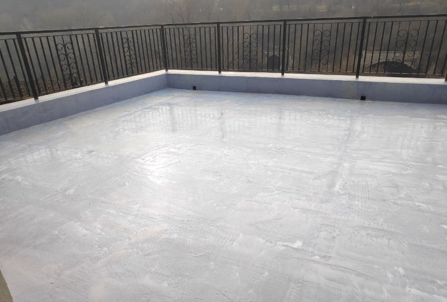 Application of the second (final) layer of AQUASCUD 430