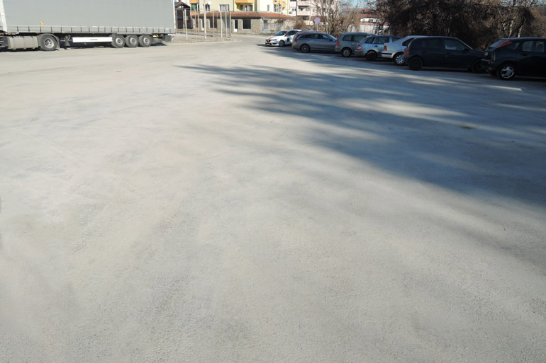 С DRACOBIT®, асфалтовата настилка издържа на натоварванията, без да показва признаци на износване или разрушаване.