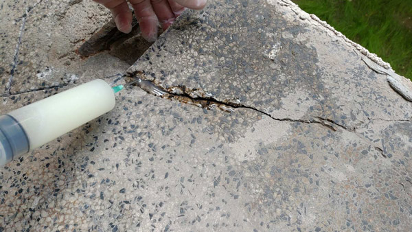 Before filling the cracks with epoxy resin, treat the cracked mosaic with a deep-penetrating hydrophobic impregnator Protectosil® CIT, which reduces the corrosion current below the safe 200 mA for the development of corrosion in steel.