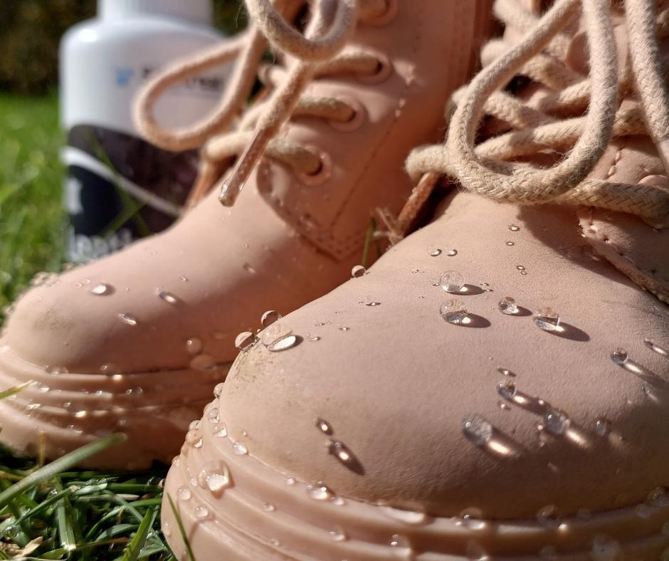 Импрегнатор SiloTreat Leather за импрегниране на детски обувки от лицева кожа, набук, велур. Предпазват от проникване на вода.