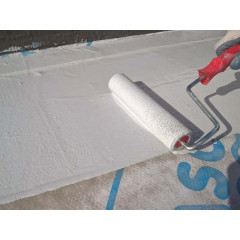 AQUASCUD 500 coating is semi-glossy light grey with a smooth finish; it is non-slip if combined with the specific GRIPPER filler (see under “Finish”), also available in various colours