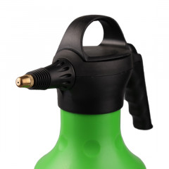 The Kiter hand sprayer features a 2-litre tank capacity, pressure release valve, polypropylene adjustable nozzle and EPDM seals.
