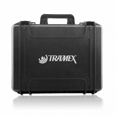Tramex MAXMULTI е твърд, удароустойчив куфар, за два инструмента и множество аксесоари. Отделението за инструменти е облицовано с пяна, с прорези и глезда за инструментите и аксесоарите.