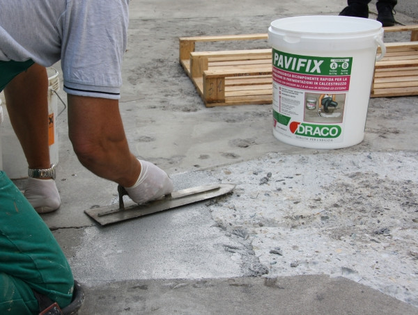 Лийф Група предлага предлага продукти за възстановяване на повредени бетонни настилки, епоксидна конструктивна връзка стар-нов бетон, хидрофобизатори и импрегнатори, продукти против подхлъзване, фугиращи смеси, почистващи продукти.