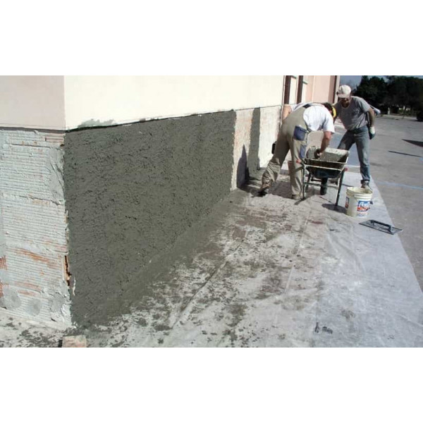 CALIBRO P.E. is ideal for walls with evident humidity and salt deposits caused by capillary rising damp
and to create anti-condensation plaster